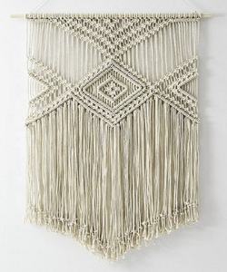 Tapiz colgante de pared de macramé de algodón orgánico 100% hecho a mano y tejido a mano pieza decorativa única y elegante - Product Image 1