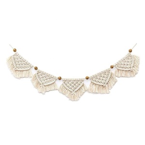 Bannière murale en macramé moderne et mignonne, guirlande de drapeaux à franges, 100% coton biologique, fait main, écologique, décoration suspendue pour la maison de Noël - Product Image 2