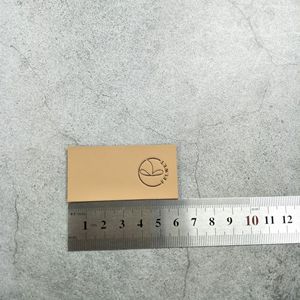 Patch in Pelle con Logo 3D Personalizzato Stampato <span class=keywords><strong>e</strong></span> Goffrato a Forma di Cuore per Abbigliamento <span class=keywords><strong>e</strong></span> Denim - Applicazione Termoadesiva - Product Image 4