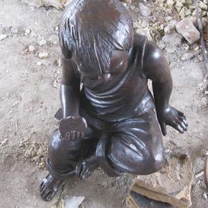 Estatua <span class=keywords><strong>de</strong></span> bronce occidental <span class=keywords><strong>de</strong></span> un niño jugando para decoración <span class=keywords><strong>de</strong></span> plaza - Product Image 3