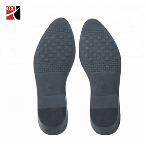 Semelles <span class=keywords><strong>en</strong></span> caoutchouc pointues sur mesure de grande taille <span class=keywords><strong>pour</strong></span> hommes <span class=keywords><strong>pour</strong></span> la fabrication de chaussures <span class=keywords><strong>en</strong></span> <span class=keywords><strong>cuir</strong></span> Semelles moulées <span class=keywords><strong>pour</strong></span> chaussures - Product Image 3