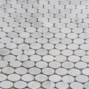 Mosaïque de galets de rivière en marbre de Carrare blanc italien, finition patinée - Product Image 6