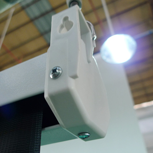 Advanced Automatic-locking System Manual <strong>Screen</strong> in Projection <strong>Screen</strong> the Cloth Is Pulled Down with Hands - Product Image 3