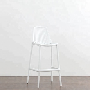 Mobilier <span class=keywords><strong>de</strong></span> maison Café Salle à manger moderne Kursi Chaise haute <span class=keywords><strong>de</strong></span> <span class=keywords><strong>bar</strong></span> à hauteur <span class=keywords><strong>de</strong></span> comptoir pour comptoir d'extérieur <span class=keywords><strong>Tabouret</strong></span> <span class=keywords><strong>de</strong></span> <span class=keywords><strong>bar</strong></span> en <span class=keywords><strong>plastique</strong></span> rouge - Product Image 5