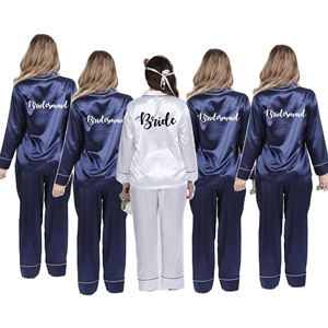 Ensemble pyjama unisexe de style long ensemble de <span class=keywords><strong>pyjamas</strong></span> en satin soyeux personnalisé <span class=keywords><strong>pyjamas</strong></span> personnalisés pour cadeau de demoiselle d'honneur de la mariée - Product Image 1