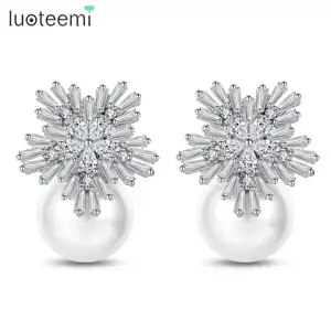 LUOTEEMI Wholesale Women Charming Artificial Cheap Vintage Statement Engagement Gift Pearl Snowflake Cool Stud Earrings