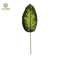 Penjualan Langsung Pabrik Daun Evergreen Buatan 65cm Aksesoris Dekoratif Dalam Ruangan untuk Halloween dan Natal Bahan PVC