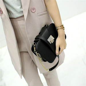 Nuevo Diseño, Estilo Coreano, Bolso <span class=keywords><strong>de</strong></span> Hombro <span class=keywords><strong>de</strong></span> Cadena con Remaches para Mujer, Bolso Tote Cuadrado Antirrobo, Moderno y Portátil - Product Image 2