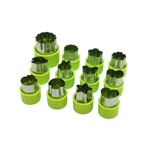 ベーキングカッタープラスチックと金属のクッキーカッター果物野菜カッター - Product Image 1