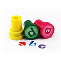 Chine en gros personnalisé en plastique 26 lettres alphabet arabe éducatif jeu de timbres auto-encreur pour enfants