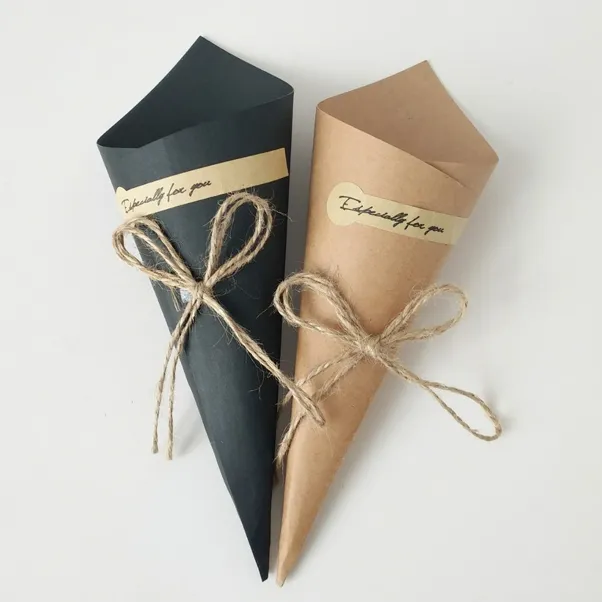 Kotak Permen Kertas Kraft Buatan Tangan dengan Tag Tali Kerucut Bunga Pemegang Es Krim Kotak Hadiah Pernikahan Pesta