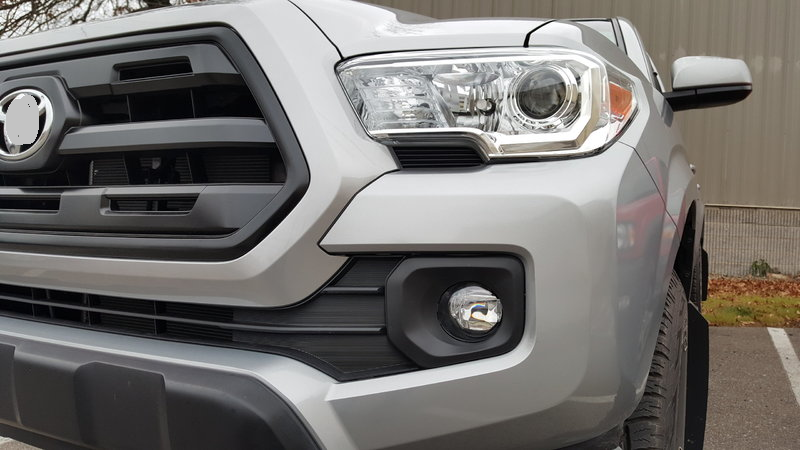 WEZEMLIGHT Fog Lights Lamps Replacement for 2016-2020 Toyota Tacoma(Fits SR, SR5 Model Only) with H16 12V 19W Halogen Bulbs With Black Bezel (Clear