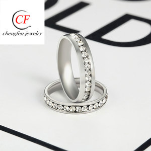 18K oro taglio francese spianare metà eternità anello di fidanzamento con diamante alla moda taglio approfondito elegante e lussuoso - Product Image 4