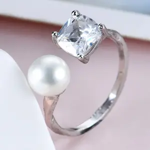 一个 925 纯银彩色珍珠戒指设置印度女士白金戒指