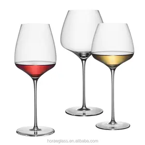 ワイングラスは大きなサイズの壊れないガラスカップが付いたワイングラスです