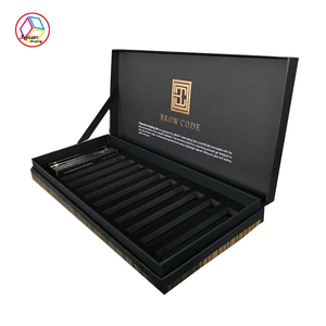 Vente en gros de coffrets de maquillage de luxe personnalisés avec logo, emballage cosmétique en papier kraft avec gaufrage UV et pelliculage mat pour crème visage, avec réduction - Product Image 5
