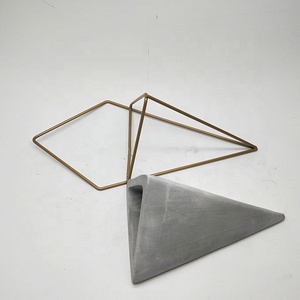 Rivet Suspendue D'intérieur Moderne Pyramide <span class=keywords><strong>Support</strong></span> <span class=keywords><strong>Mural</strong></span> Décor Planteur <span class=keywords><strong>Pot</strong></span> De Fleur Vase Avec <span class=keywords><strong>Support</strong></span> En Métal-7 Pouces Gris - Product Image 6