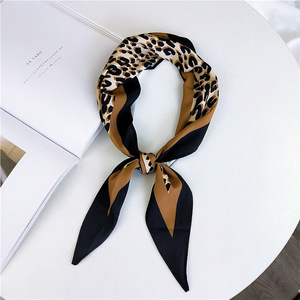   Sciarpe Estive e Primaverili Accessori Colorati con Stampa <span class=keywords><strong>Leopardata</strong></span> e Serpente <span class=keywords><strong>Sciarpa</strong></span> Lunga in Seta per Donne - Product Image 4