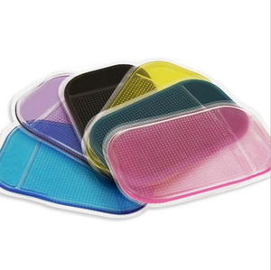 แผ่นกันลื่นซิลิโคนสำหรับวางโทรศัพท์มือถือบนคอนโซลรถยนต์ ขายส่ง - Product Image 1