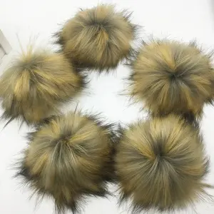 高品质的人造浣熊毛皮 Pom Poms，蓬松的人造毛皮 Pom Pom 球与 Snap, 用于针织帽的可拆卸人造毛皮绒球