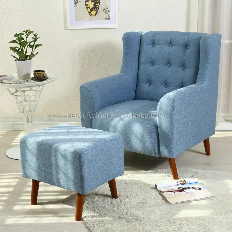 Бархатный стул для домашнего интерьера светло-голубого цвета с мягкими ножками из массива дерева