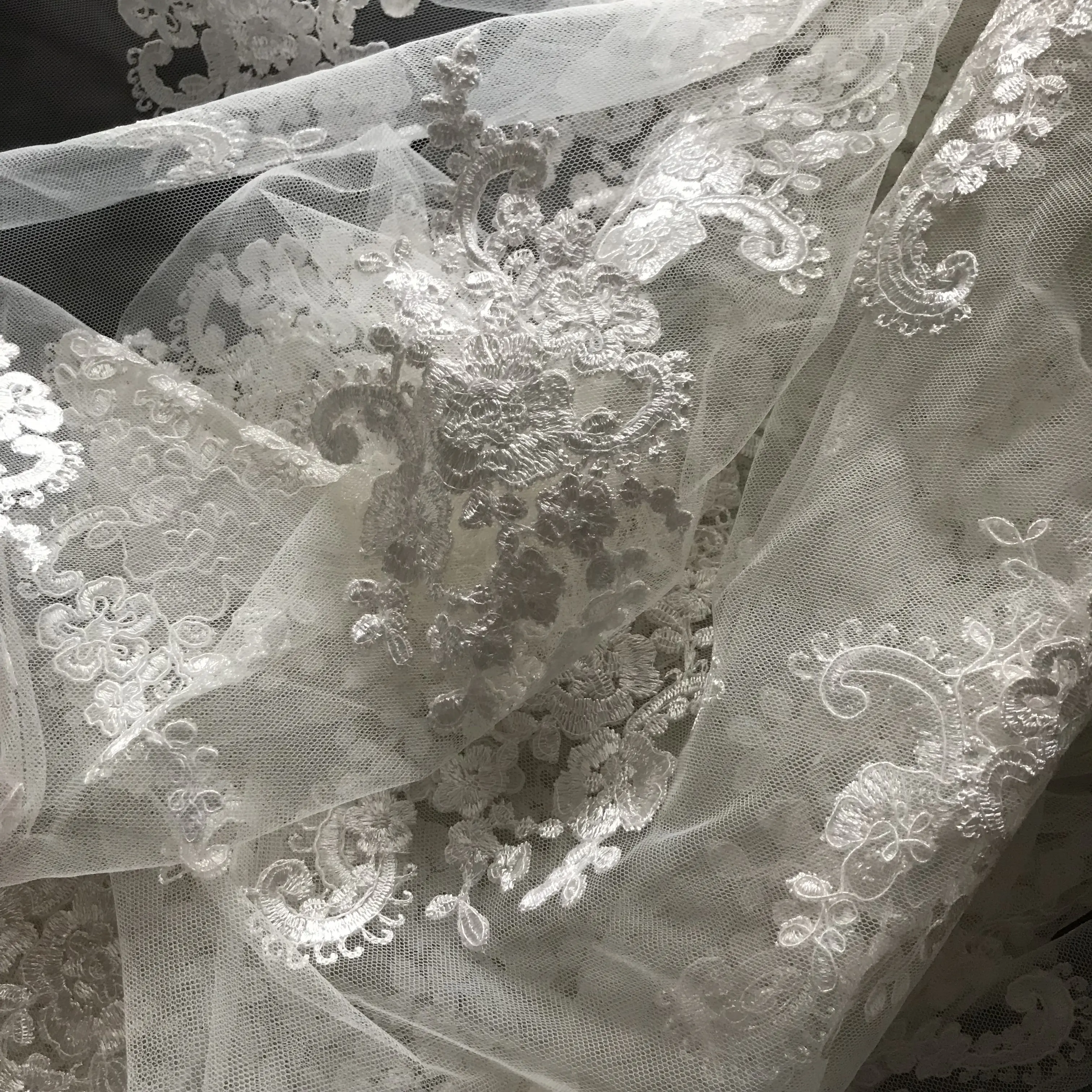 Tela de encaje de red con bordado de flores 3D de encaje de tul con cuentas francesas de lujo con cuentas para vestido de noche