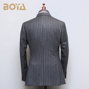 <span class=keywords><strong>Pantaloni</strong></span> da Completo da Uomo su Misura in Lana Pettinata Grigia <span class=keywords><strong>a</strong></span> <span class=keywords><strong>Righe</strong></span>, Doppiopetto, con Chiusura <span class=keywords><strong>a</strong></span> Cerniera, Traspiranti, Taglie Forti - Product Image 2
