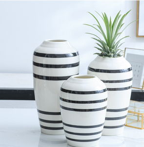 <strong>Personalised</strong> Bee Belly Design Modern Elegant Stripe Black and White Round Tabletop Ceramic <strong>Vase</strong> - Product Image 2