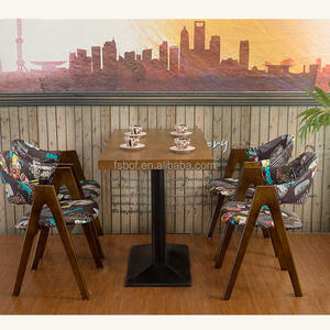 Chaises de salle à manger en bois et combinaison de table <span class=keywords><strong>ronde</strong></span> pour café, magasin, gâteau, vin, bistrot, dessert et restaurant, vente en gros - Product Image 3