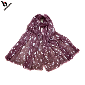 Elegante estilo lazo teñido pluma patrón viscosa bufandas al por mayor - Product Image 1