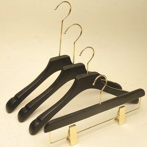 Appendiabiti in Legno Personalizzato con Clip per Pantaloni e Design di Lusso, Ordine all'Ingrosso, Grucce per Hotel per Abiti e Cappotti - Product Image 2