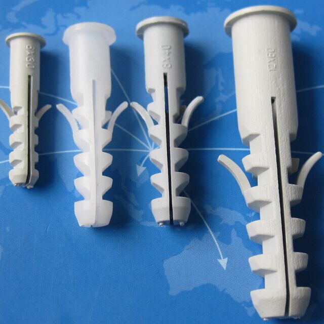 Пластиковая настенная вилка с креплением