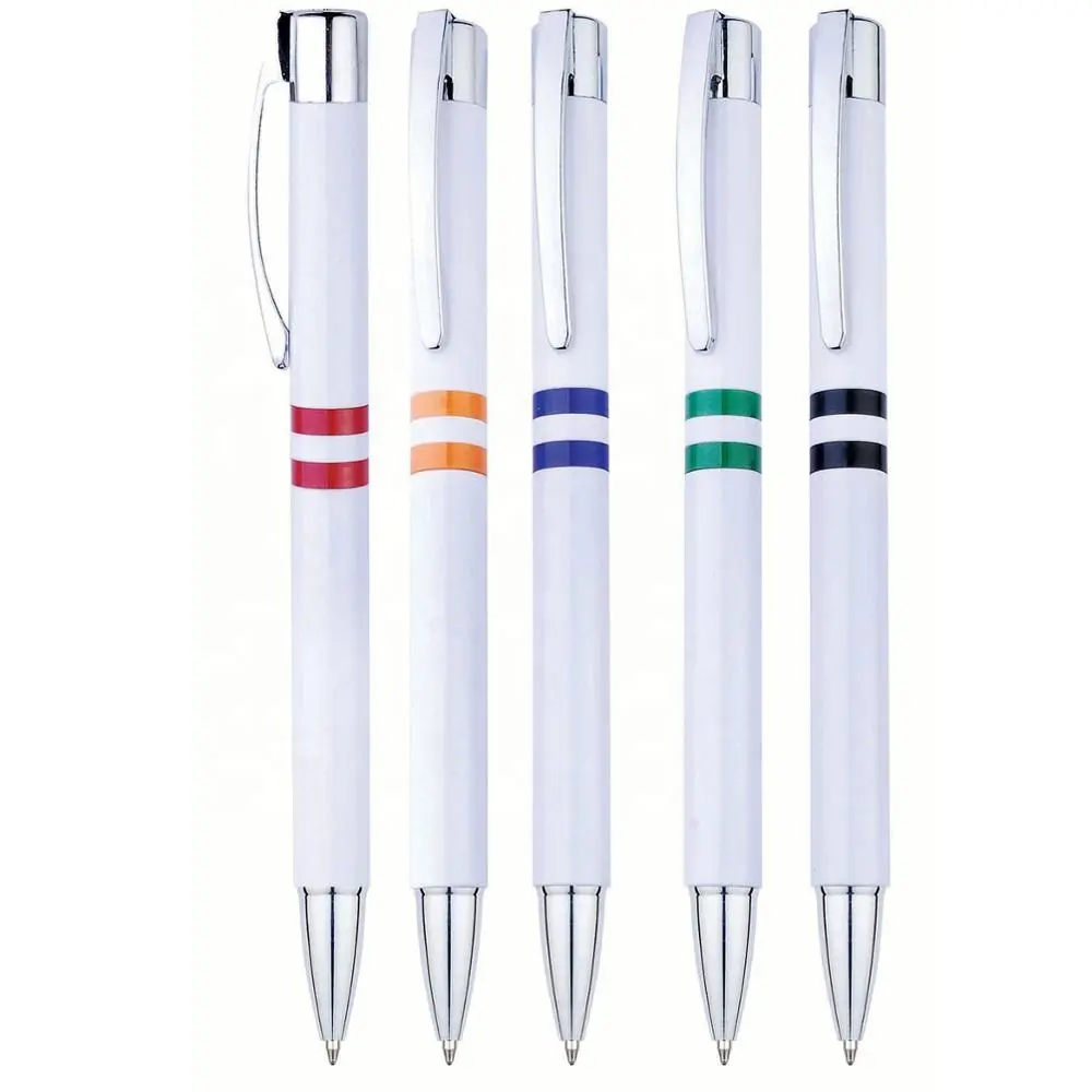 Die Schule liefert einen glatten weißen Kugelschreiber von guter Qualität mit einer Kugelschreiber maschine