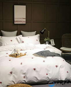 ชุดเครื่องนอนผ้าซาตินปักลายดอกไม้ ดีไซน์เล็กๆ สดใส สบายตา - Product Image 1