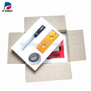 Chất lượng cao của nhãn hiệu nút Maker hoán đổi cho nhau khuôn huy hiệu Máy làm - Product Image 4