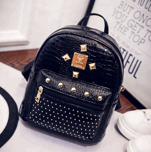 <span class=keywords><strong>Zaino</strong></span> <span class=keywords><strong>Femminile</strong></span> alla Moda in Stile Coreano con Ornamenti a Borchie in Vendita - Product Image 3