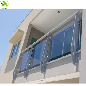 Renouveler l'intérieur et l'extérieur de la villa, y compris le balcon avec panneaux de <span class=keywords><strong>verre</strong></span>, garde-corps <span class=keywords><strong>en</strong></span> acier inoxydable et design contemporain. - Product Image 1