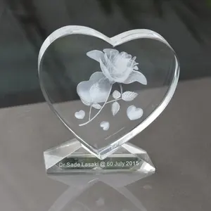 Cubo de cristal personalizado do presente do casamento, com rosa de vidro da base da luz led para a imagem gravada