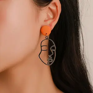 Muestra gratis nuevo creativo pendientes de la moda europea ins personalidad divertida abstracto cara pendientes negro