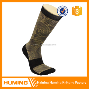 OEM y ODM servicio negro gloden mano que une calcetines al por mayor - Product Image 3