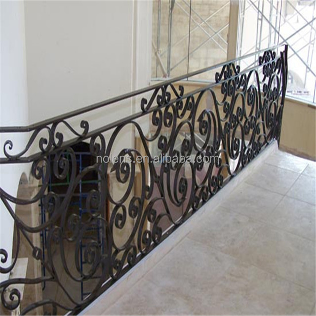 Декоративная лестница из кованого железа