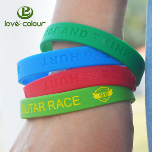 Pulseras de Silicona Personalizadas de Fábrica para Regalos de Eventos Deportivos de Año Nuevo / Pulseras de Goma con Relieve y Grabado - Product Image 4