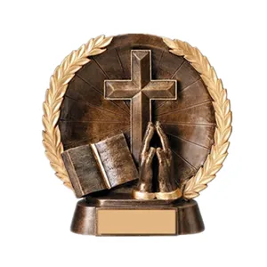 christelijk kruis plaque standbeeld.