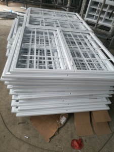 Cửa Sổ Thiết Kế Bằng Sắt Rèn Hiện Đại Với Ban Công Cửa Sổ Bằng Sắt Rèn Hai Lớp Kính Cường Lực Trong Suốt Màu Đen - Product Image 6