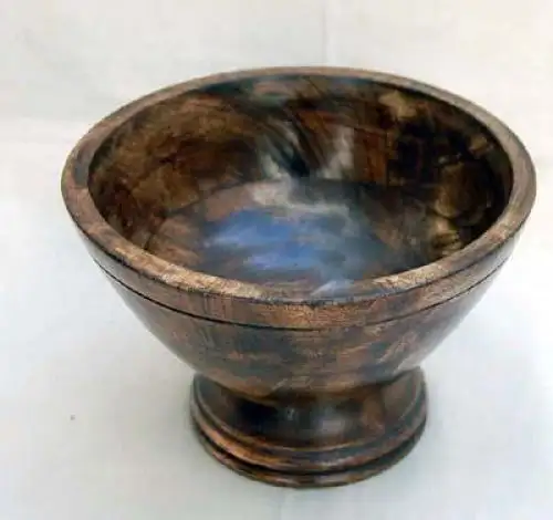 Старинная круглая деревянная чаша