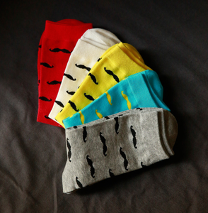 Calcetines de Algodón Coloridos de Lujo con Diseño Divertido de Bigote - Product Image 2