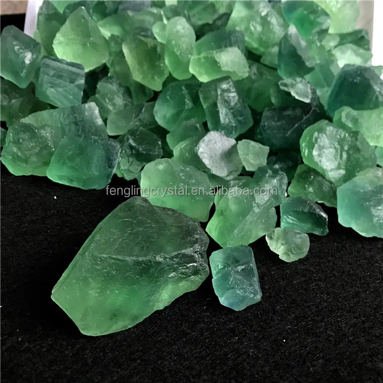 Pedra de fluorite de cristal mineral natural brasileiro verde