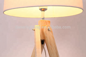 Nortic di nuovo disegno di Legno <span class=keywords><strong>3</strong></span> gambe cordless led decorativa dell'interno ricaricabile treppiede lampada da terra illuminazione