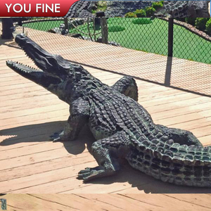 YOUFINE Statue d'alligator en bronze grandeur nature, sculpture de crocodile pour terrasse en bord de <span class=keywords><strong>lac</strong></span> et aménagement paysager extérieur - Product Image 1