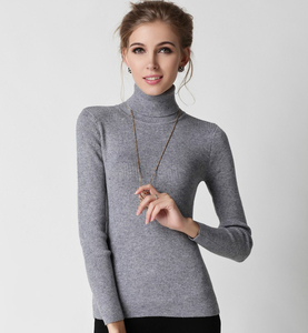 Maglione a Collo Alto Aderente in Lana per Donna dal Design Classico - Product Image 4
